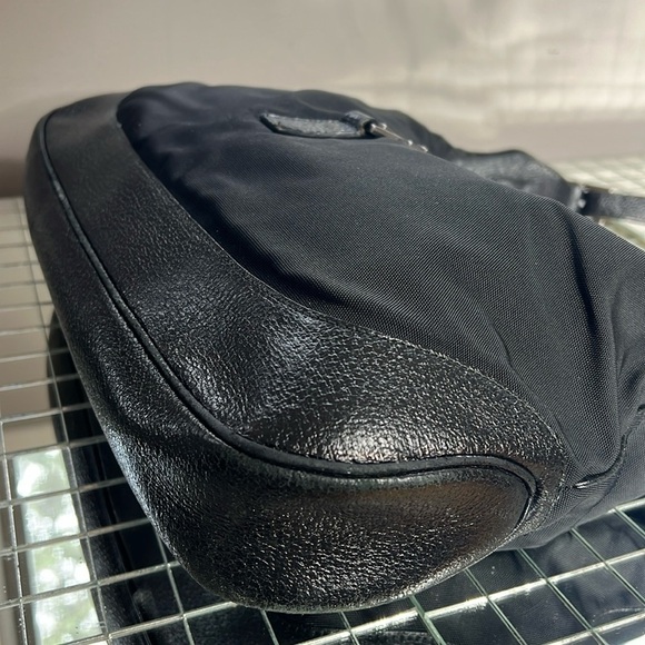 Gucci Jackie Black Nylon Pebbled Leather Black Metal Piston Closure Shoulder Bag - Picture 8 of 16